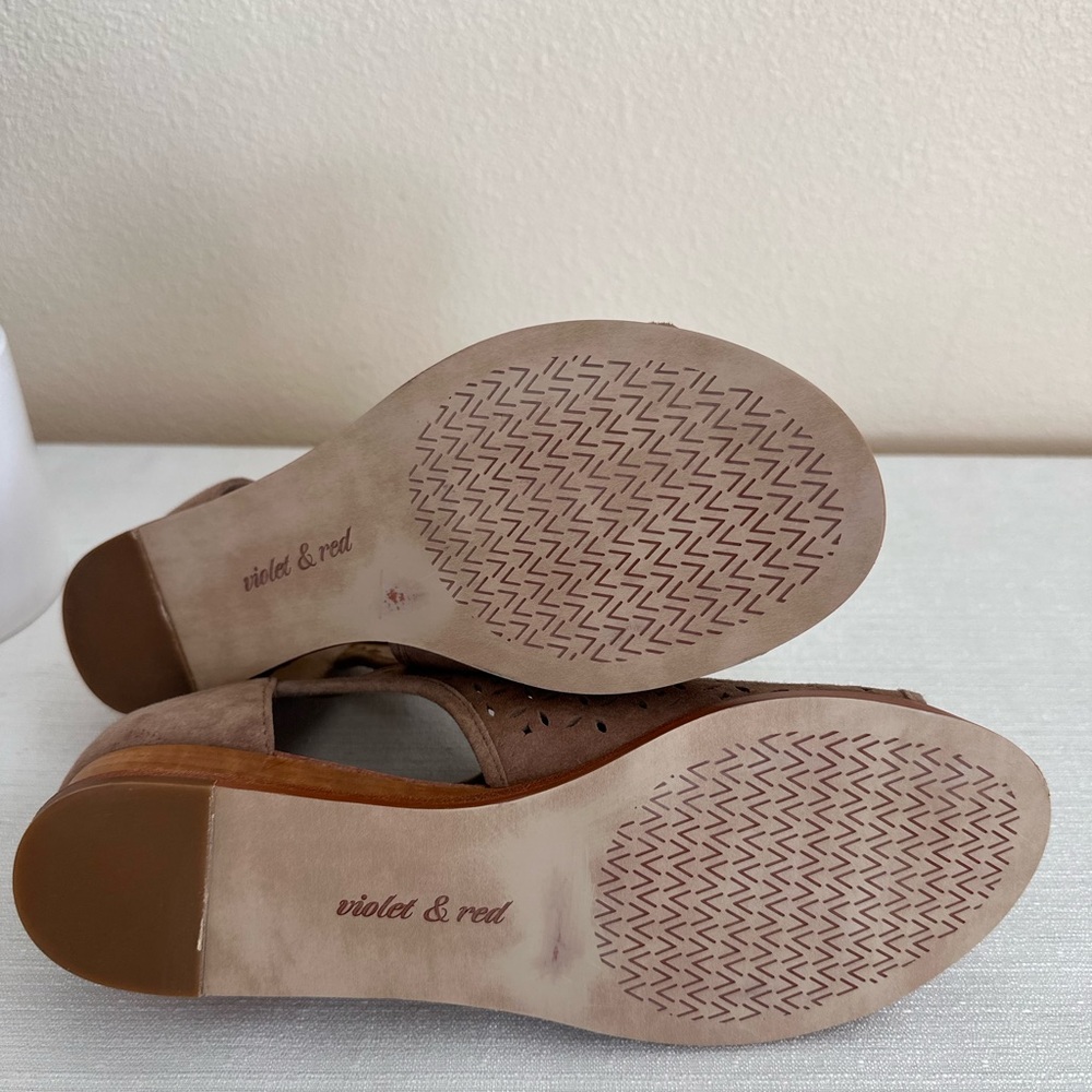 Violet & Red Pippa Tan Perforated Suede Low Wedge Sandals Women’s 8.5M - Picture 14 of 14